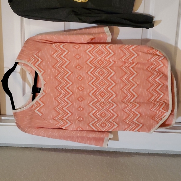 Women's tops some are dressy some are comfy - Picture 10 of 16